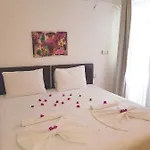 Santo فندق