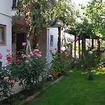 Santo فندق اكياكا
