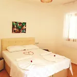 Santo Hotel *